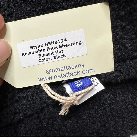 NWT Revolve Hat Attack Reversible Faux Shearling Bucket Hat Black Women’s OS - Picture 6 of 10